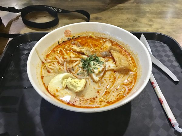 FullSizeRender ピリ辛の麺料理ラクサ